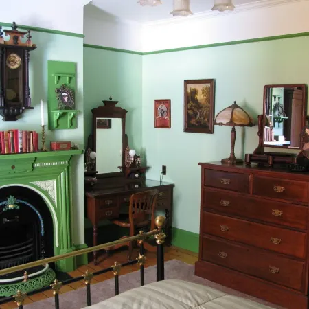 Gower Manor Historical Bed & Breakfast