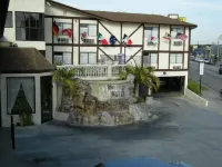 Jolly Roger Hotel Отели в г. Пляж Винис-Бич