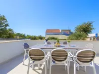 Apartments Villa V Hotels in Vir