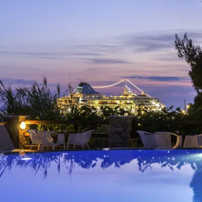 Makis Place Hotels near Little Venice