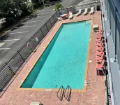 Travelodge by Wyndham Orlando / Heart of International Drive - Kolam Renang
