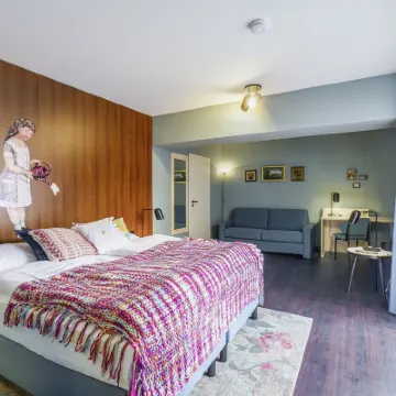 Tante Alma's Bonner Hotel Отели рядом с достопримечательностью «Поппельсдорф»