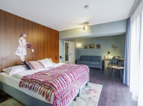 Tante Alma's Bonner Hotel
