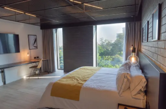 Fulton Business Luxury Hotel Hotels near Fiesta de Octubre