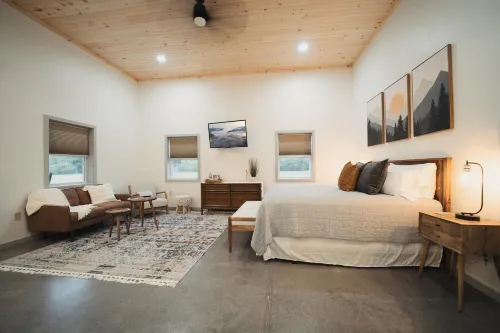 The Boho Barn 1 Bedroom Farmhouse by RedAwning Hotels in Sevier County