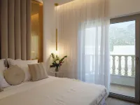 Golden Luxury Suites - balcony