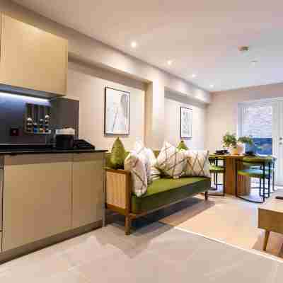Verdana Suite   1BD Flat Near Centre Others