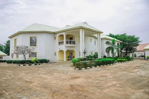 Brighter Suites Hotel di Minna