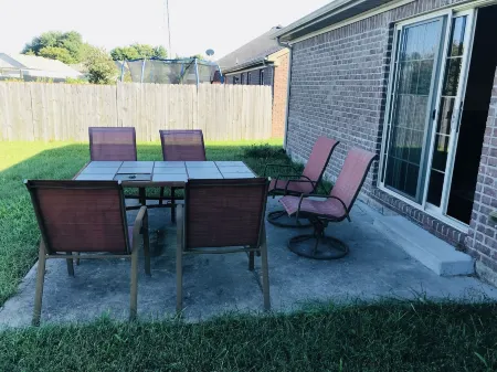 Spacious 3 Br Ranch House W Patio Yard in a Quiet Suburb Отели в г. Кларк