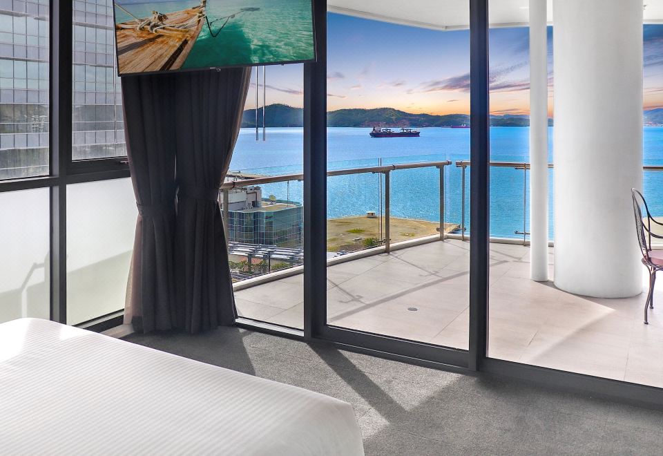 Crowne Plaza Port Moresby Over view