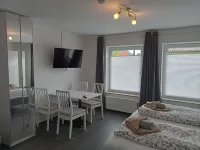 Ferienhaus am Binnenhafen Hotels in Emden