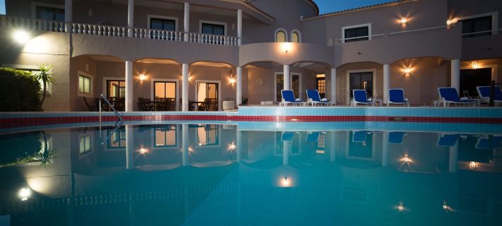 Casa Rosa Montes Hotels in Lagos