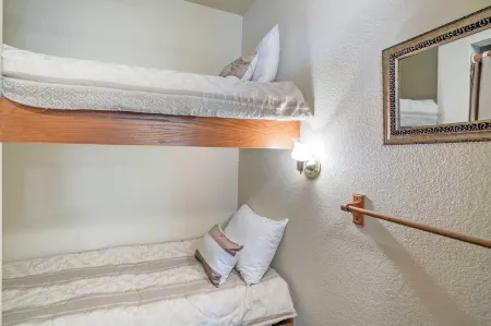 Viking Lodge 209 by Avantstay Great Ski Access, Walk to Downtown