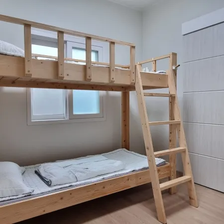 Daegu House - Hostel Отели рядом с достопримечательностью «Башня 83 Tower»