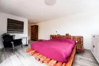 Chambres D’hôtes, Gîte, Suite : “Au Hangar ” Hotels in Andancette