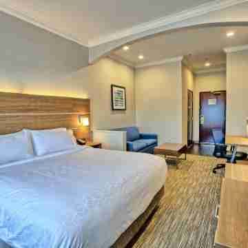 Holiday Inn Express & Suites DAVIS - UNIVERSITY AREA by IHG Rooms