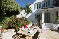 White Jasmine Cottage Hotels in Feakes