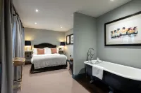 Mr & MRS Smith the Wheatsheaf Inn Hotel a Northleach