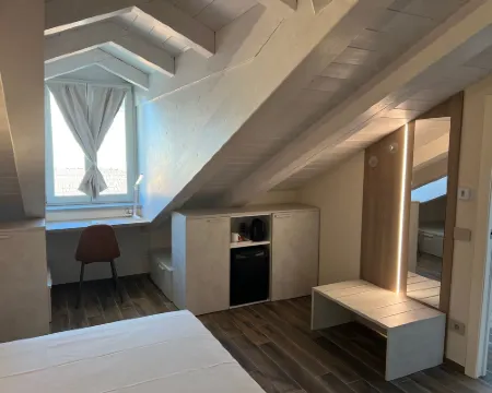 オステリア センザ フレッタ アフィッタカメーレ クーネオのホテル