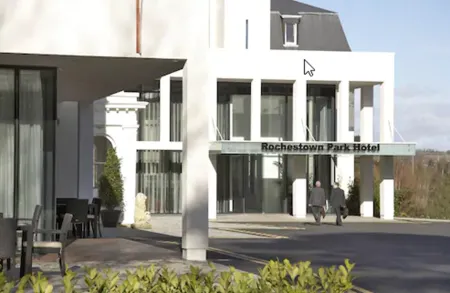 Rochestown Park Hotel & Leisure Centre Отели рядом с достопримечательностью «Cobh Cathedral»
