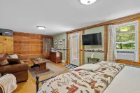 Inn on Golden Pond Hotels in Plymouth