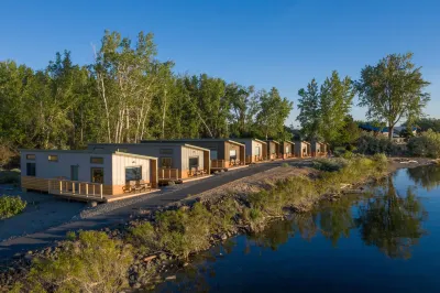 River Lodge and Cabins Hotels in Boardman