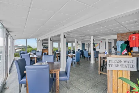 Edge of the Avalon Inn Отели в г. Трепасси