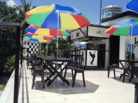 RedDoorz @ Western Highway Lodge Hotel - parking