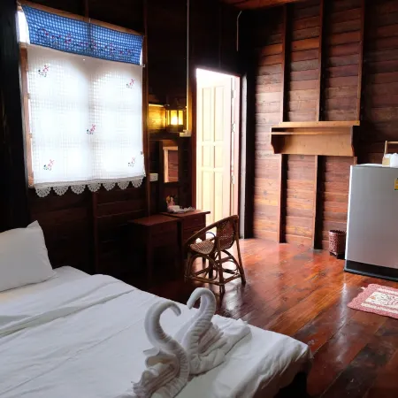 Baan Kun Tuad Ko Si Chang Отели рядом с достопримечательностью «Ко Си Чанг»