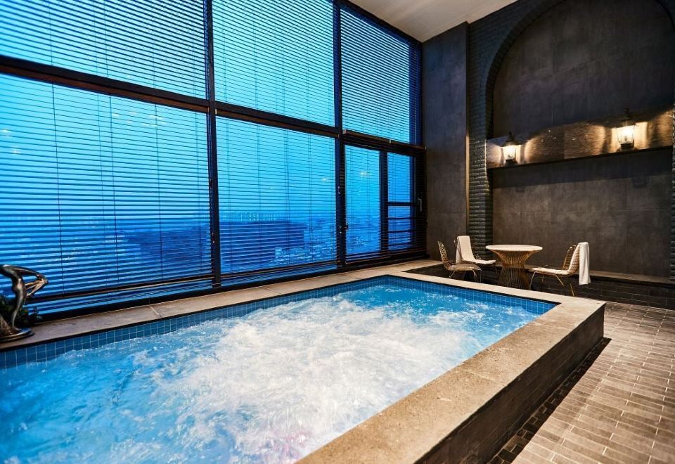 파티즈호텔 수영장