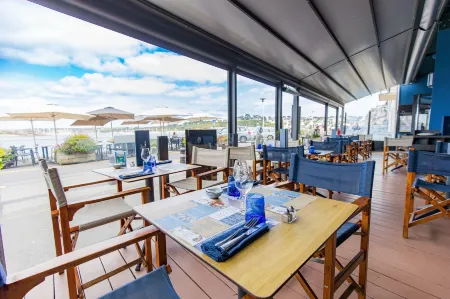 Logis Hôtel de France - Face à la Mer Отели рядом с достопримечательностью «Chapelle Notre-Dame-De-Rocamadour»