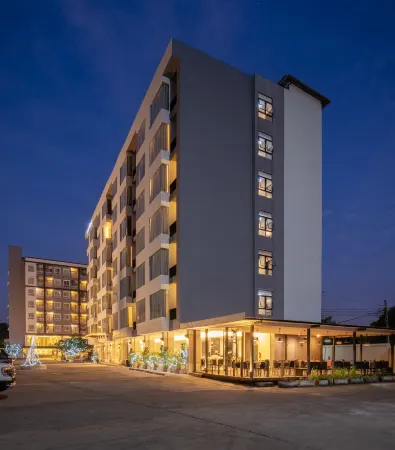Leenova Hotel