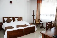 Dazzling Villa Hotel dekat Shantha Dharanee Asramaya