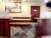 Super 8 by Wyndham Red Deer City Centre Hotel di Red Deer