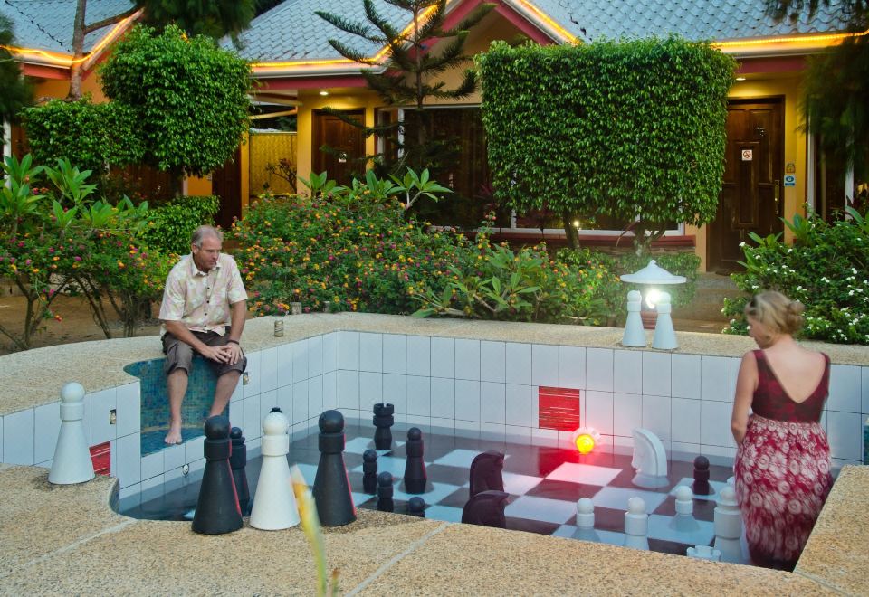 딥 포레스트 가든 호텔의 독특한 아르데코 양식 인테리어