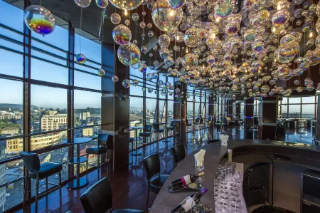 Grand Eliana Hotel Conference & Spa Отели рядом с достопримечательностью «Собор Святой Троицы»