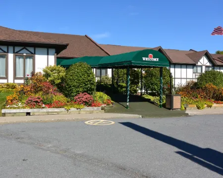 McIntosh Country Inn & Conference Centre Hotels in Stormont, Dundas and Glengarry United Counties