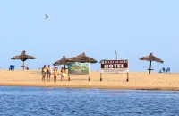 Bojo Beach Resort - parking