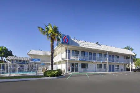 Motel 6 Woodland, CA - Sacramento Airport