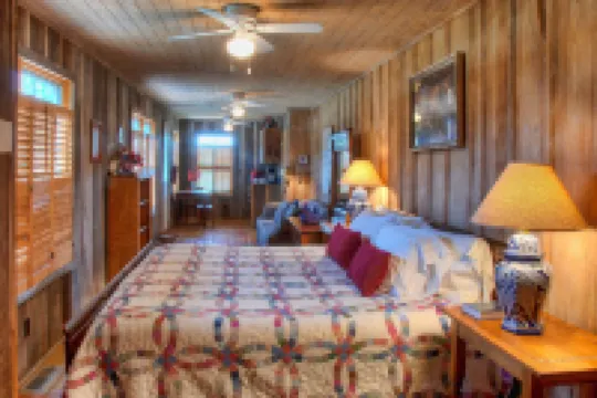 Kuebler Waldrip Haus B&B