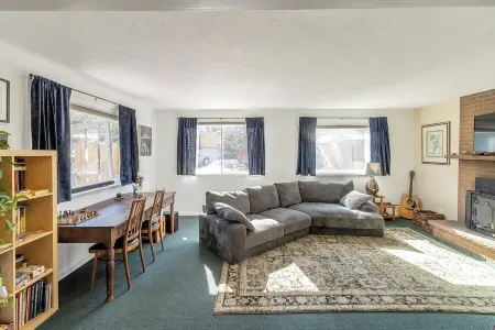 Cozy Cabin in the Indian Peaks - Minutes from Skiing - Fireplace - Pet Friendly