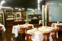 Village Hotel - breakfast