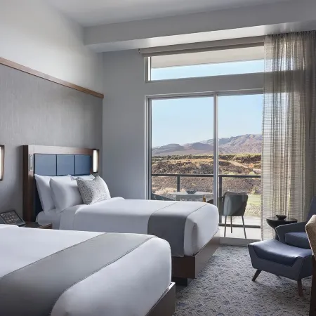 Black Desert Resort Отели в г. Айвинс