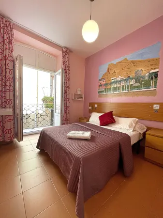 Pensión Alicante San Nicolás Отели в г. L'Alacanti