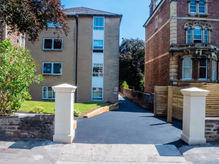 Alison Court Отели рядом с достопримечательностью «Университет Западной Англии»