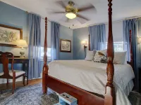 Azalea Inn and Villas Hotels near Calhoun Square