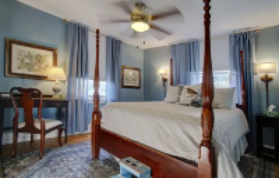 Azalea Inn and Villas