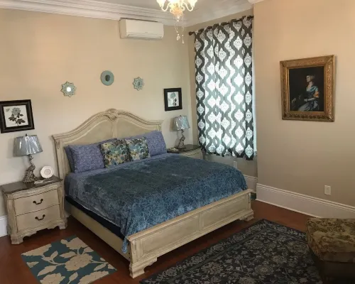 WG Creole House 1850 Hotels near Union Station