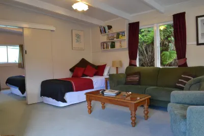 Te Mata Lodge Hotel dekat Pepper Tree Nursery