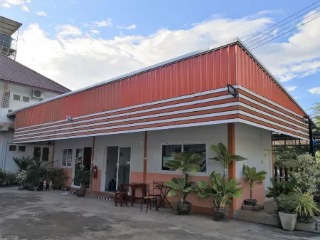 Rungrod Grand Hotel Отели в г. Nong Bua Lam Phu